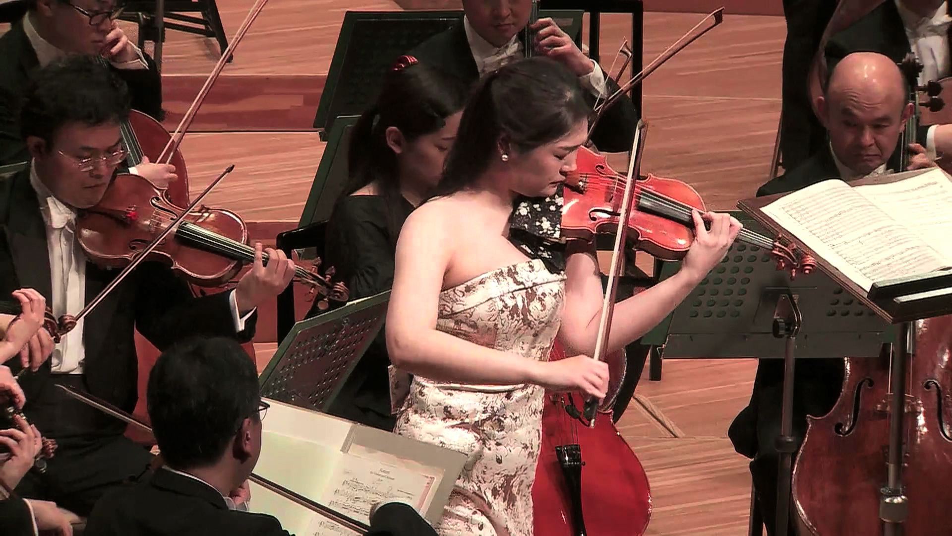 ヴァイオリン：小林美樹 指揮：カーチュン・ウォン 日本フィルハーモニー交響楽団 チャイコフスキー：ヴァイオリン協奏曲 第1楽章 Miki Kobayashi, Violin Kahchun WONG, Conductor Japan Philharmonic Orchesta Pyotr TCHAIKOVSKY: Concerto for Violin and Orchestra in D-major, op.35
